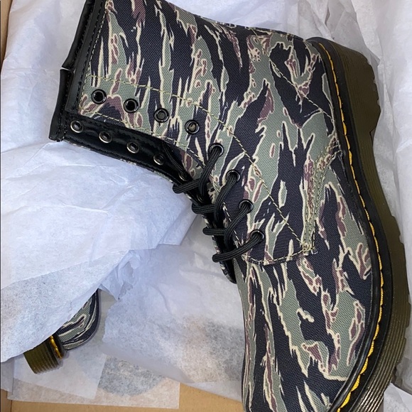 🔥Dr. Martens Green Camo 1460 Boots NWT - Picture 7 of 10